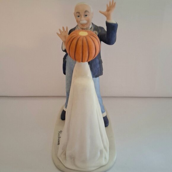 Vintage 1980 Norman Rockwell "Trick or Treat" Figurine - Picture 2 of 10